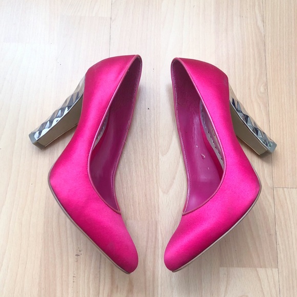 BCBGirls Debra hot pink satin pumps sz 5.5 - Picture 5 of 10